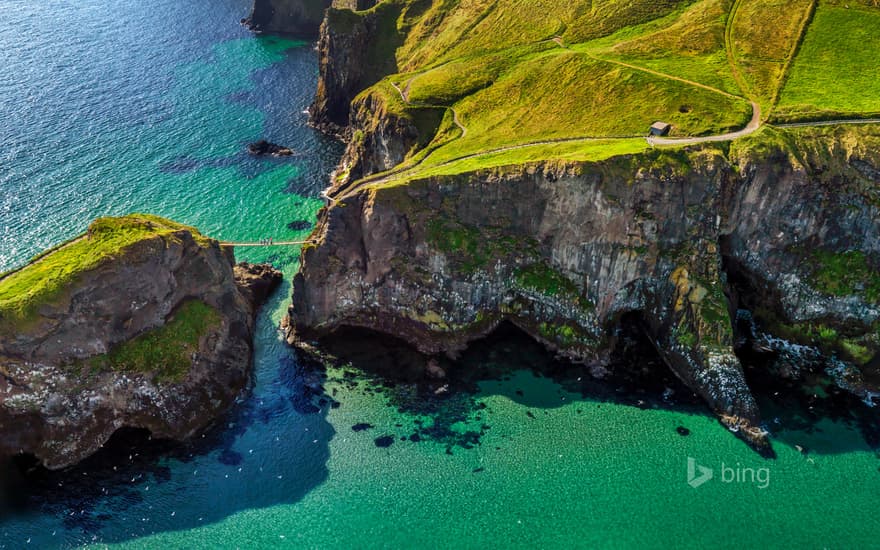 Carrick-a-Rede rope bridge near Ballintoy, Northern Ireland