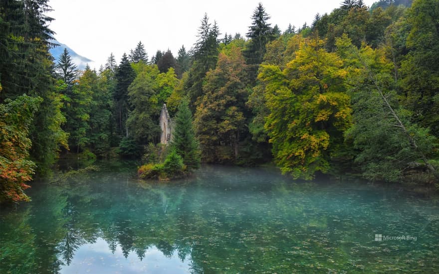 Lac à l’Anglais and the false ruins of a chapel in Chamonix