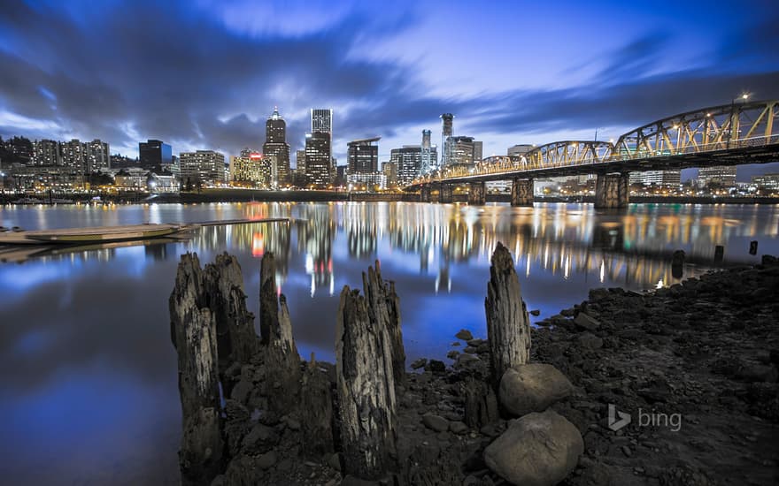 Portland skyline and Willamette River, Oregon