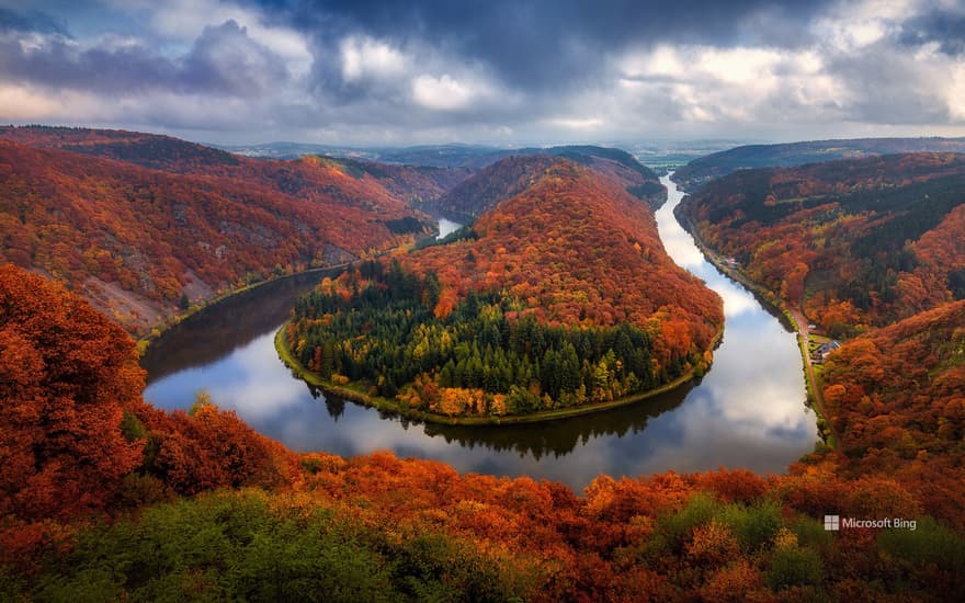 View of the Saar in autumn, Saarschleife, Mettlach, Saarland